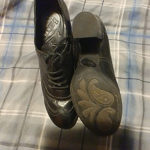 Born Wing Tips w/stacked heel - Picture 5 of 6